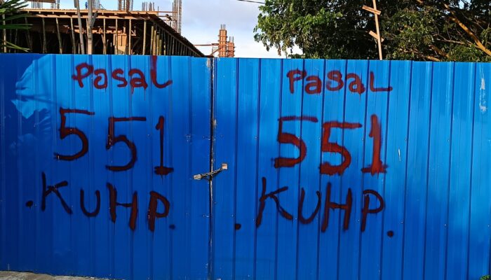 Kadiskes Sergai Bungkam Soal Proyek Labkesmas Berpagar Seng Biru Bertuliskan Pasal 551 KUHP