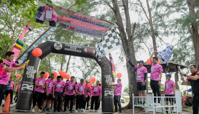 Fun Run dan Senam Powerfit Semarakkan Hari Ibu 2025 di Pantai Cermin