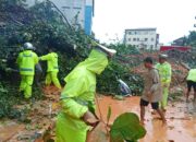 Dengan Segala Kekuatan, Polda Sumut Berjuang Tanpa Lelah Menyelamatkan Warga di Tengah Bencana