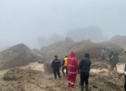 Pencarian Korban Longsor di Humbahas Berlanjut Meski Cuaca Ekstrem: Akses Jalan Lumpuh Total