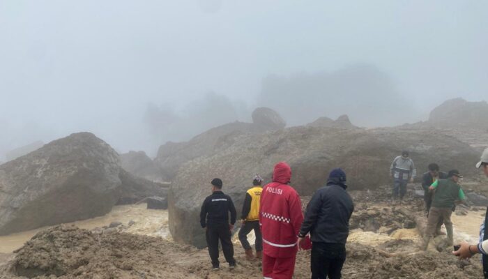 Pencarian Korban Longsor di Humbahas Berlanjut Meski Cuaca Ekstrem: Akses Jalan Lumpuh Total