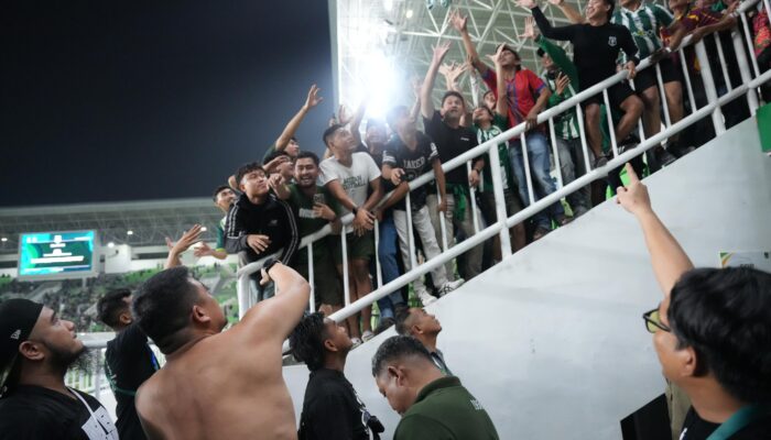 Bobby Nasution Rela Beri Jerseynya demi Redakan Amarah Suporter