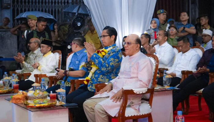 Di Perayaan Deepavali, Rico Waas Ajak Warga Menghidupkan Kembali Cahaya Dalam Keluarga