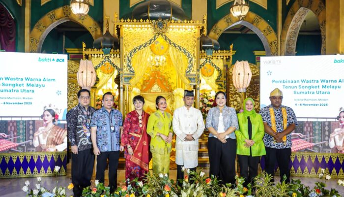 Airin Rico Waas Dorong Pengrajin Tenun Songket Melayu Kembangkan Warna Alam Ramah Lingkungan