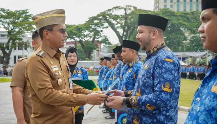 Rico Waas Serahkan 8.533 SK PPPK Paruh Waktu Pemko Medan