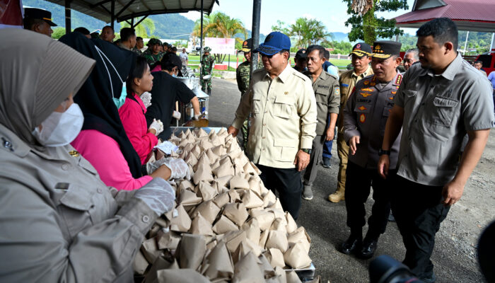 Presiden Prabowo Bersama Gubernur Tinjau Banjir dan Longsor Sumut, Penanganan Infrastruktur dan BBM Jadi Fokus Utama