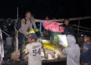 Akses Darat Terputus, Kapolres Langkat Salurkan 2.280 Paket Bansos ke Pematang Jaya Lewat Jalur Laut