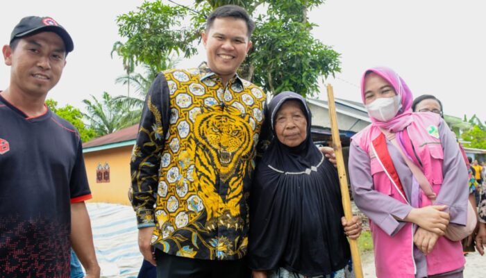 Wabup Adlin Bergerak Sigap: Salurkan Bantuan, Dengarkan Warga, dan Siapkan Relokasi Korban Rob di Tanjung Beringin