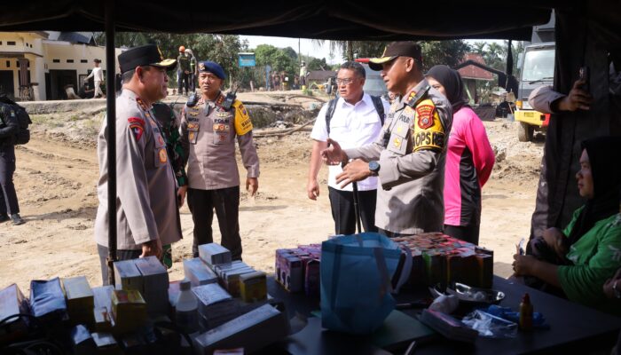Polri Dirikan Posko Terpadu 24 Jam untuk Bantu Warga Terdampak Banjir di Tapsel