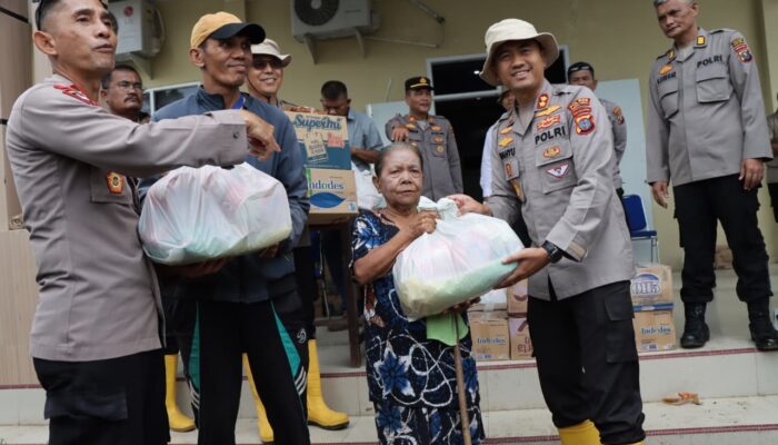 118 Penghuni Rusunawa dan 21 Pengungsi Terdampak Banjir Terima Bantuan Polres Tapteng