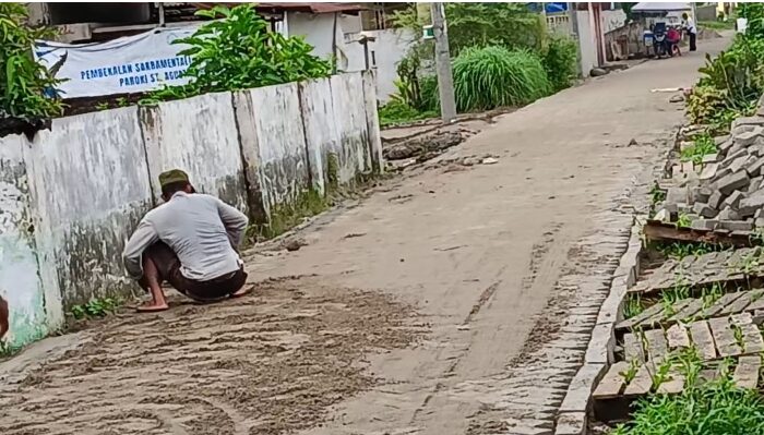 Proyek Jalan Lingkungan di Desa PON Disorot, Diduga Langgar Aturan Karena Tanpa Papan Informasi