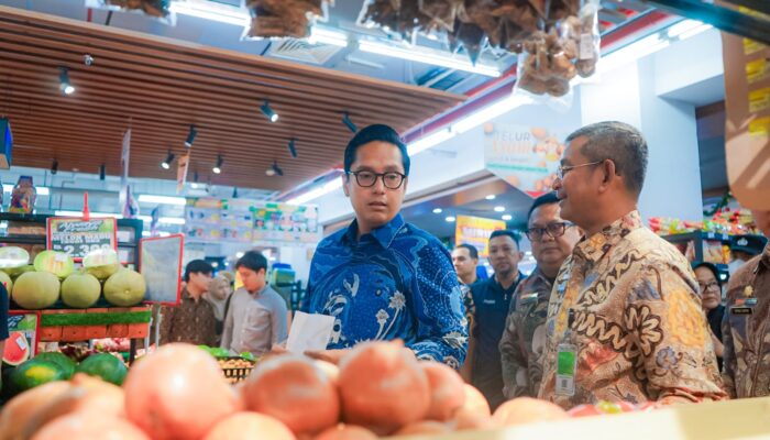 Sidak Pasar Jelang Natal dan Tahun Baru, Rico Waas Temukan Produk Kedaluwarsa di Supermarket Medan