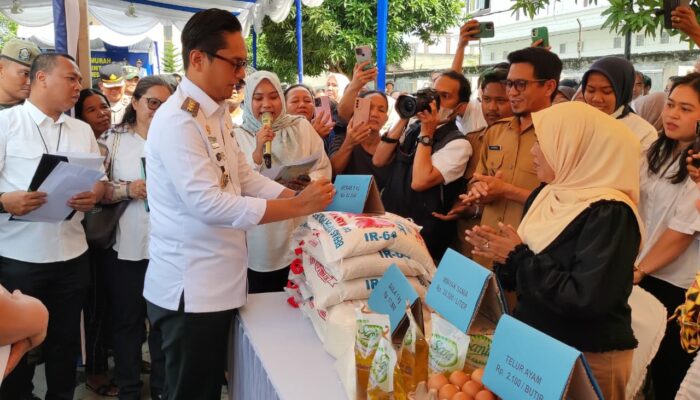 Buka Pasar Murah Sambut Natal dan Tahun Baru, Rico Waas Tegaskan Stok Bahan Pokok Harus Tersedia Jangan Sampai Kosong