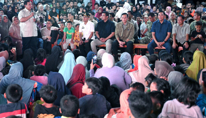 Malam Tahun Baru di Pengungsian, Bobby Nasution Dampingi Presiden Prabowo Beri Harapan untuk Warga Batuhula