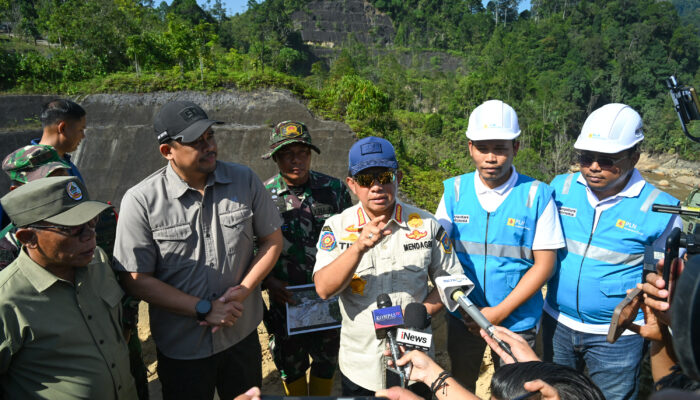Tinjau Normalisasi Sungai di Hutanabolon, Tito Karnavian Salut dengan Kinerja Bobby Nasution