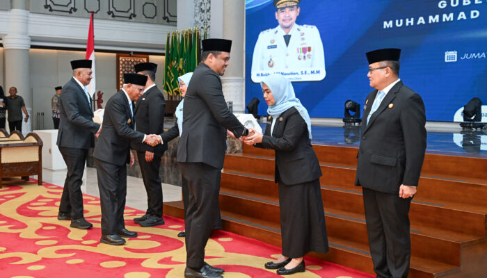 Lantik Empat Pejabat Eselon II, Gubernur Sumut Bobby Nasution Minta Kerja Cepat dan Tepat