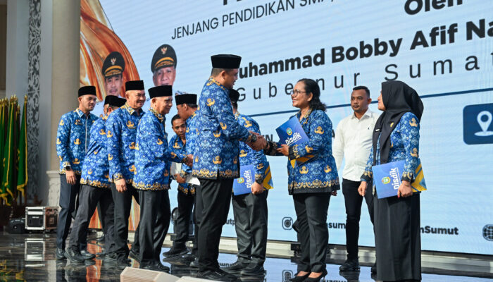 Serahkan 248 SK Penugasan Kepala Sekolah, Gubernur Sumut Bobby Nasution Ingatkan Jangan Ada Pungli