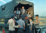 Akses Terputus Pascabanjir, Brimob Polda Sumut Pastikan Anak-anak Batang Toru Tetap Bersekolah