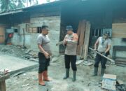 Gotong Royong Brimob dan Warga, Fasilitas MCK Dibangun untuk Korban Banjir Tolang Julu