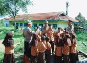 Brimob dan Polsek Sipirok Tinjau Madrasah yang Dijadikan Lokasi Pengungsian, Beri Semangat Belajar di Tengah Pemulihan