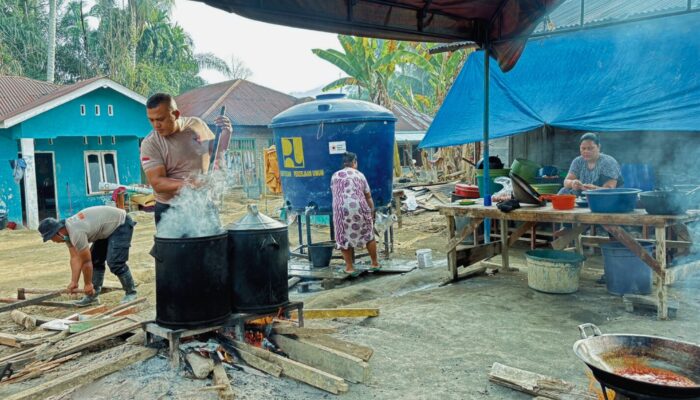 Gotong Royong Brimob dan Warga Aek Ngadol, Dapur Lapangan Aktif dan Pemulihan Terus Dikebut