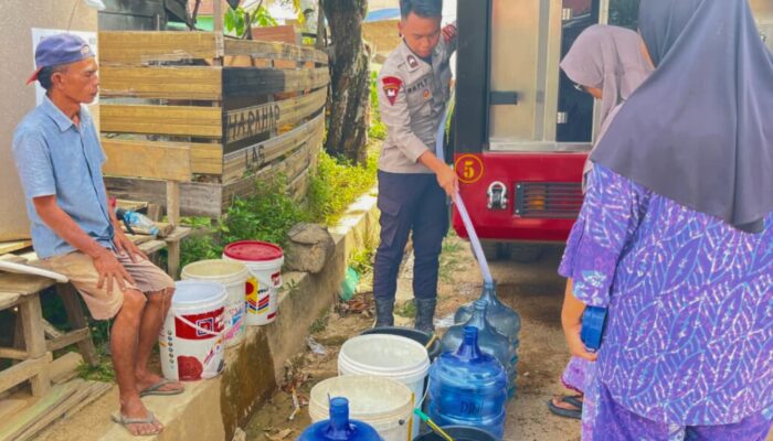 Brimob Polda Sumut Turun Tangan Pulihkan Pascabencana di Tapteng, Warga Terbantu Air Bersih dan Lingkungan Sehat