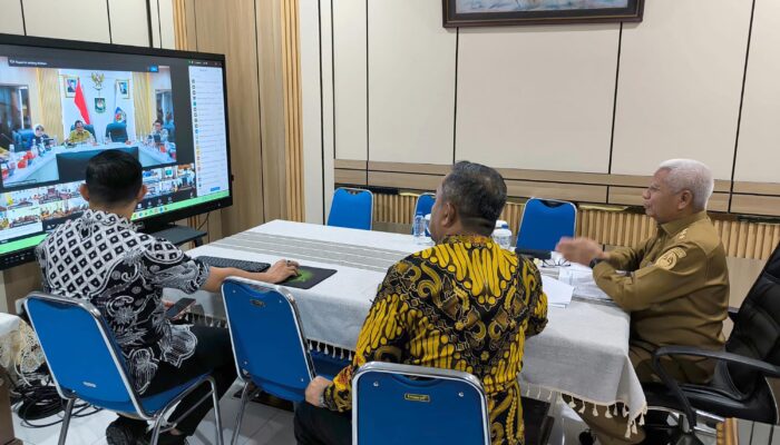 Wagub Surya Ikuti Rapat Percepatan Rehabilitasi dan Rekonstruksi Pascabencana Bersama Mendagri