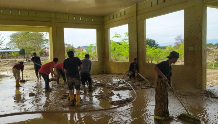 Misi Kemanusiaan Sebulan Penuh, Personel Damkarmat Kota Medan Bahu-Membahu Bersihkan Aceh Tamiang Pascabanjir