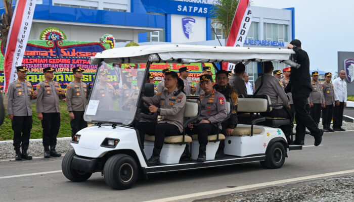 Gubernur Bobby Nasution Dampingi Kapolri Lepas Bantuan untuk Korban Bencana di Sumatera