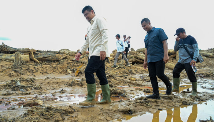Gubernur Bobby Nasution Temui Langsung Warga Korban Banjir di Tapteng