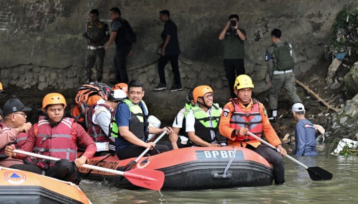 Aksi Nyata di HUT ke-18 Gerindra, Bobby Nasution Bersihkan Sungai dan Sapa Warga Aur