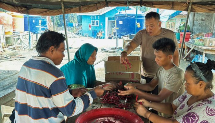 Hadir di Tengah Warga, Brimob Polda Sumut Penuhi Kebutuhan Pangan dan Air Bersih di Aek Ngadol