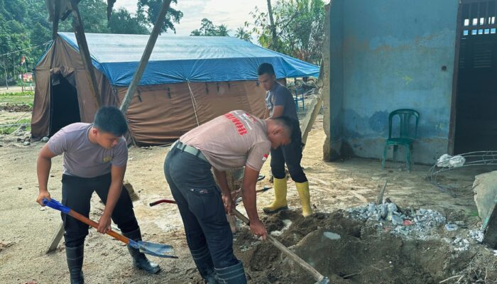 Gotong Royong Kemanusiaan, Brimob dan Warga Batang Toru Percepat Pemulihan Pascabencana