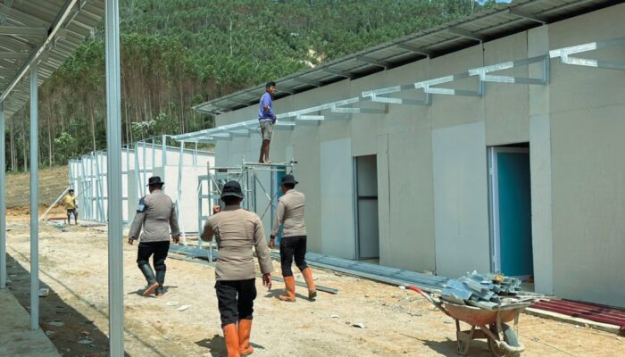 Brimob Polda Sumut Kawal Ketat Pembangunan Huntara dan Huntap Korban Bencana di Sipirok