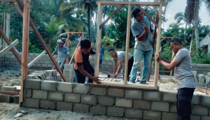 Brimob dan Warga Bersatu, Hunian Tetap Korban Banjir di Tolang Julu Mulai Berdiri