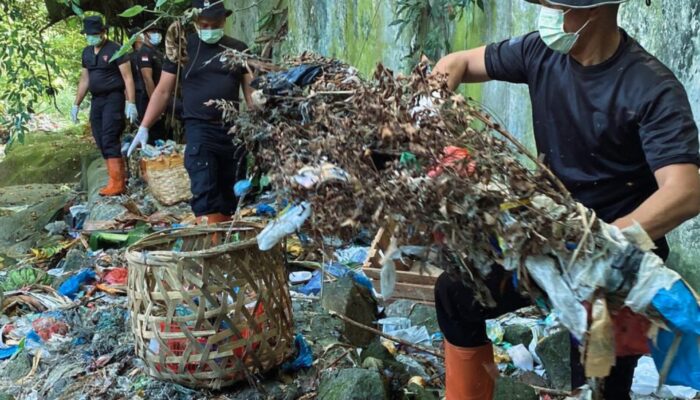 Brimob Polda Sumut Turun Tangan, Sungai di Pematangsiantar Dibersihkan Demi Dukung Gerakan Indonesia ASRI