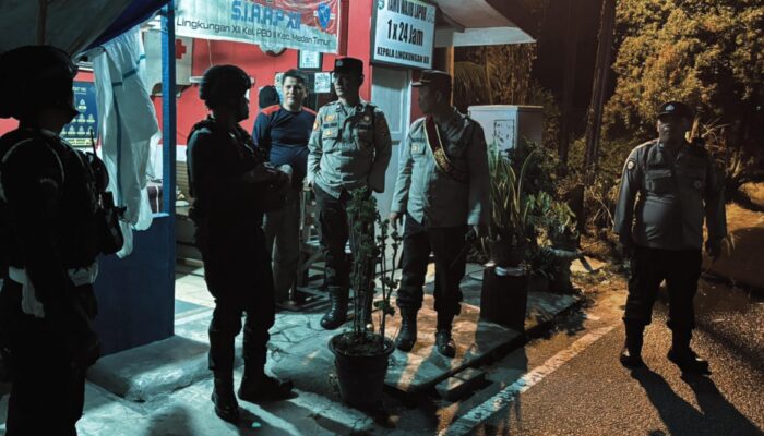 Brimob dan Polsek Medan Timur Patroli Hingga Dini Hari, Pastikan Situasi Kota Tetap Kondusif