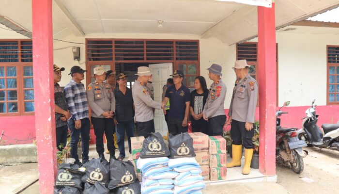 Kapolres Tapteng Turun ke Sitahuis, Pastikan Normalisasi Sungai dan Salurkan Bantuan untuk Korban Longsor