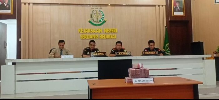 Kejari Sergai Pulihkan Kerugian Negara Rp725 Juta, Uang Pengganti Korupsi Kredit 2015 Diserahkan ke Bank Sumut