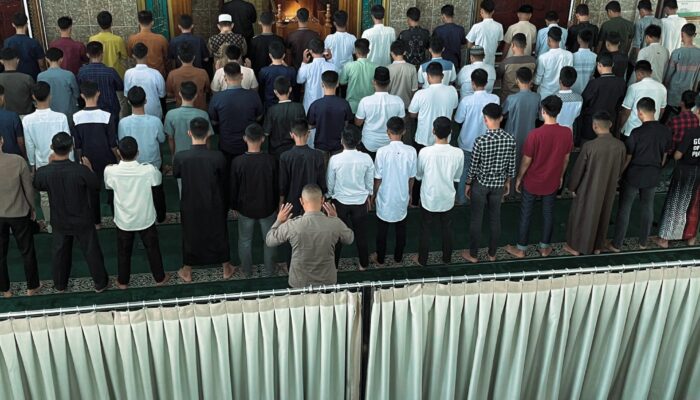 Brimob Polda Sumut Tanamkan Nilai Spiritual, Siswa SMA Kemala Bhayangkari 1 Medan Rutin Sholat Dhuha Berjamaah