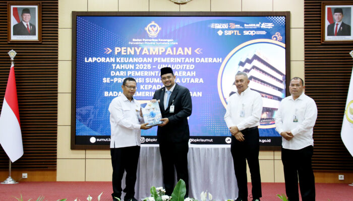 Gubernur Bobby Nasution Serahkan LKPD TA 2025 ke BPK Sumut