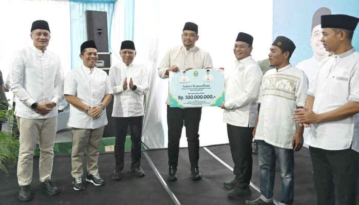 Gubernur Bobby Nasution Serahkan Hibah Rp500 Juta, Tekankan Masjid Harus Sejahterakan Jemaah