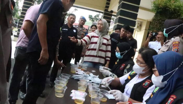 Tes Urine Mendadak, Polres Serdang Bedagai Pastikan Personel Bebas Narkoba