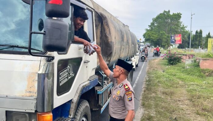 SPPG 1 Polres Sergai Tebar Kebaikan Ramadhan, 120 Porsi Takjil Dibagikan di Depan Mako