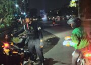 Brimob Polda Sumut Hadir di Waktu Sahur, Personel Batalyon A Pelopor Tebar Kebaikan di Medan Timur