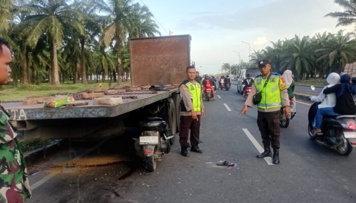 Dua Pelajar Tabrak Belakang Truk di Teluk Mengkudu, Satu Meninggal Dunia