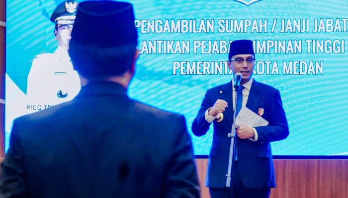 Lantik Empat Pejabat Tinggi Pratama, Rico Waas Tekankan Jabatan Harus Diemban dengan Ikhlas