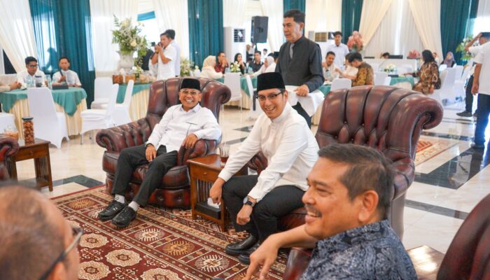 Wali Kota Medan Hadirkan Kebahagiaan di Idulfitri, Airin Rico Waas Suguhkan Kue Buatannya  Kepada Tamu