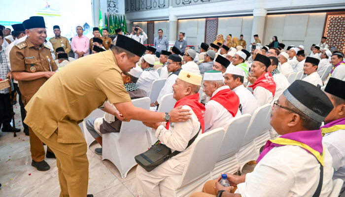 Tepung Tawari Calon Jemaah Haji, Bobby Nasution: Jaga Kesehatan, Kekompakan dan Nama Baik Sumut