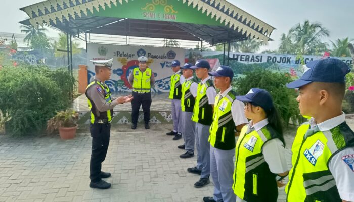 Polisi Latih PKS di SMA Negeri 9 Medan, Tanamkan Disiplin dan Keselamatan Berlalu Lintas Sejak Dini